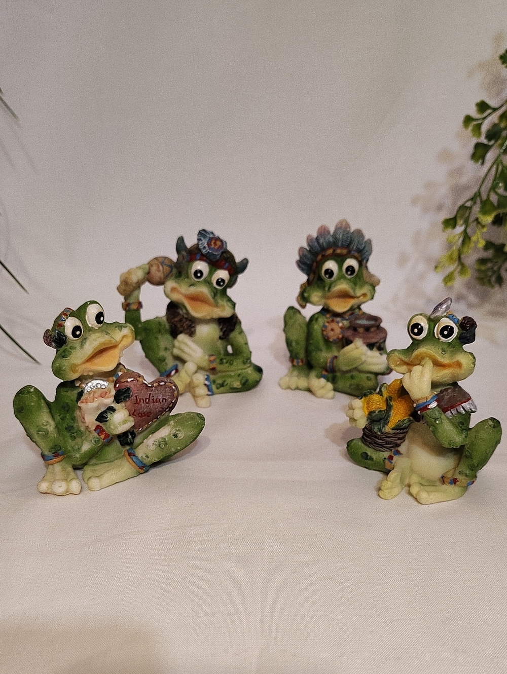 FROGS!!  1990's Collectable Green Whimsical Resin Native American Indians. 4pc